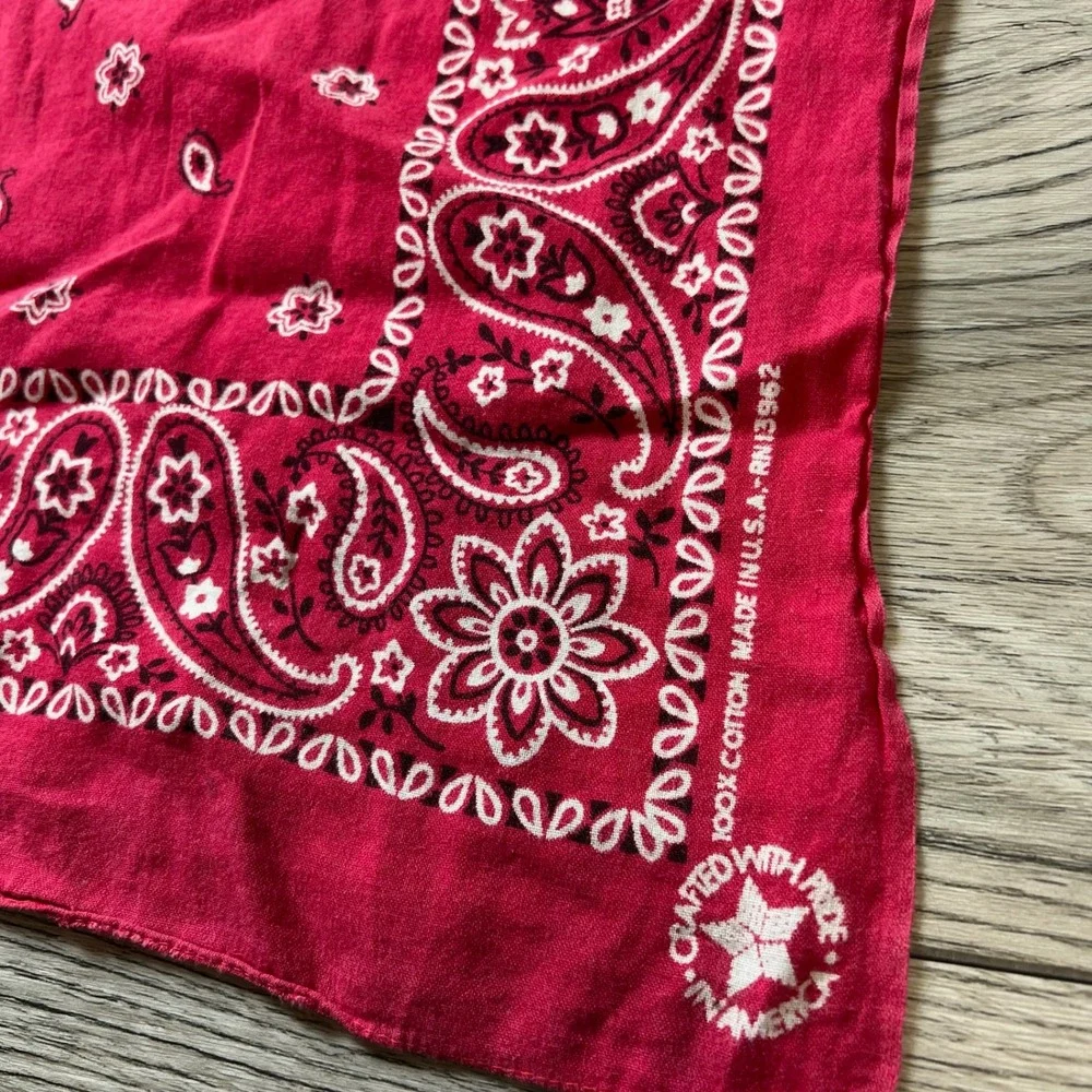 Unbranded Bandana Unisex OS Red Paisley Made in USA Cotton Western Scarf AD4 vtg